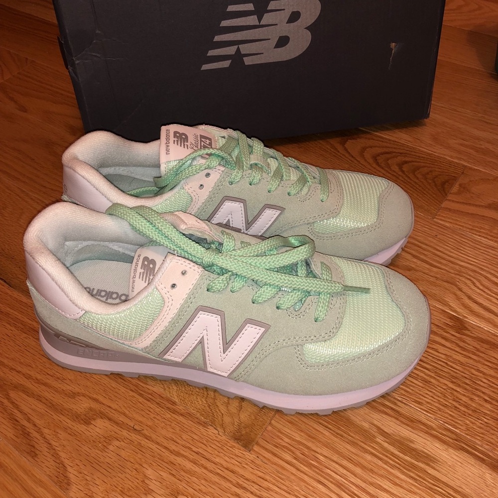 New Balance sneakers - new in box
